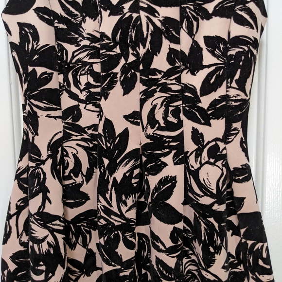 EUC Gorgeous Floral Dress - Picture 3 of 7